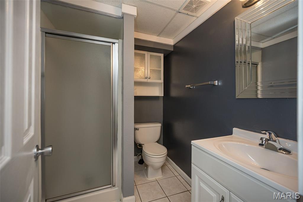 St Louis, Missouri 63114, United States, 4 Bedrooms Bedrooms, ,2 BathroomsBathrooms,Residential,Pending,186420