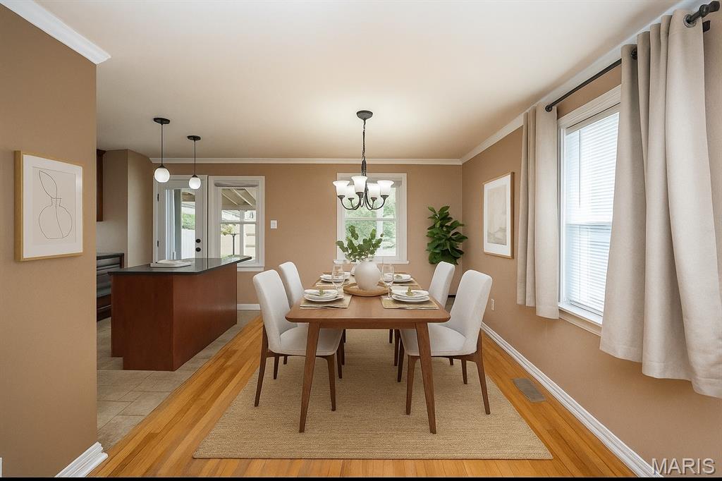 St Louis, Missouri 63114, United States, 4 Bedrooms Bedrooms, ,2 BathroomsBathrooms,Residential,Pending,186420