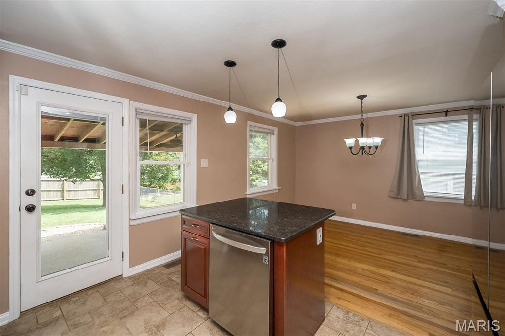 St Louis, Missouri 63114, United States, 4 Bedrooms Bedrooms, ,2 BathroomsBathrooms,Residential,Pending,186420