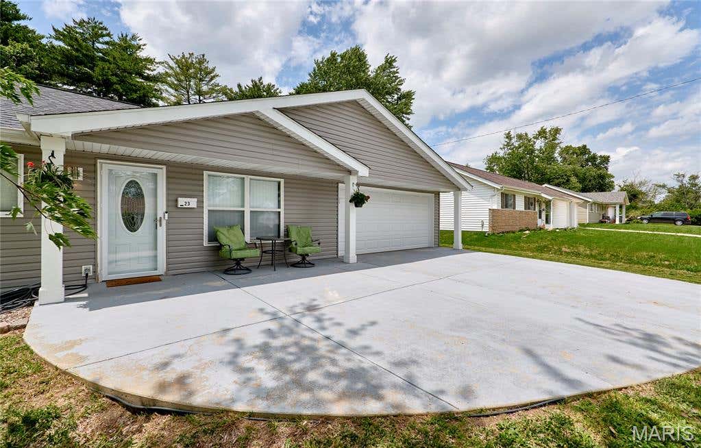 Photo of 23 Saint Margaret Lane, OFallon, MO 63366 (MLS # 26036590)