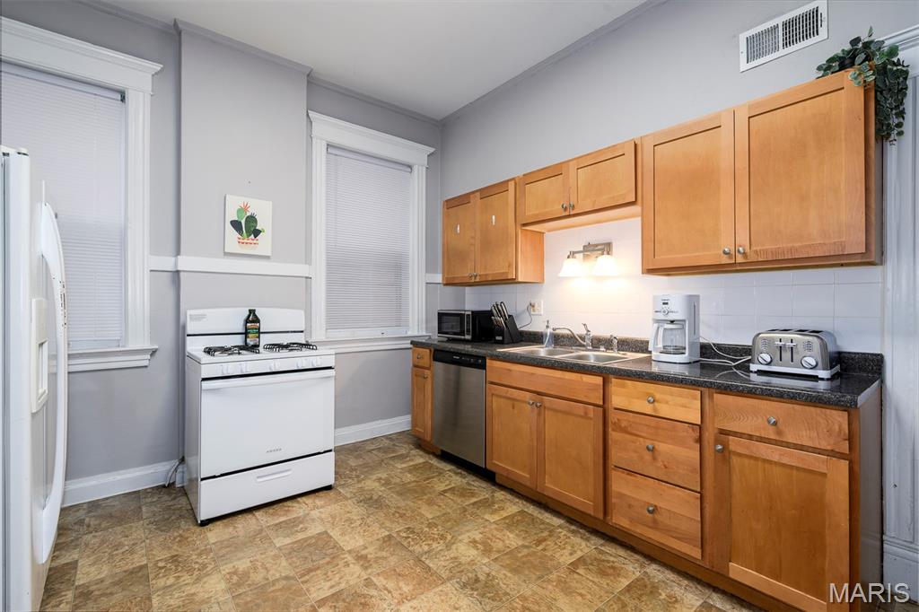 Lindells Add 02 - Residential Income