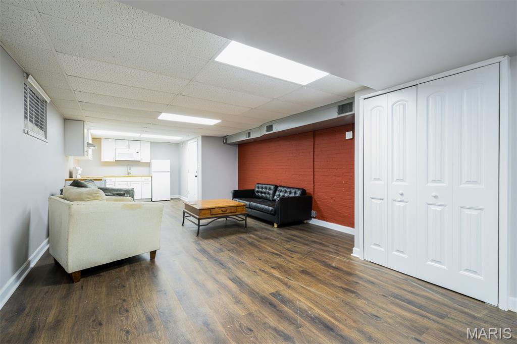 Lindells Add 02 - Residential Income