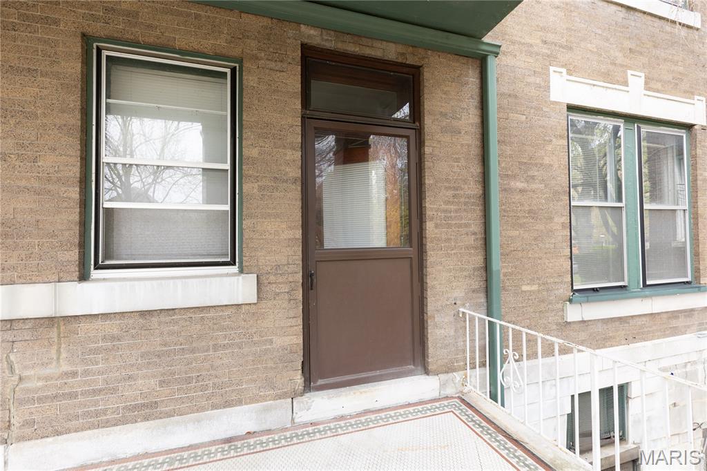 4374-4382 W. Pine Boulevard