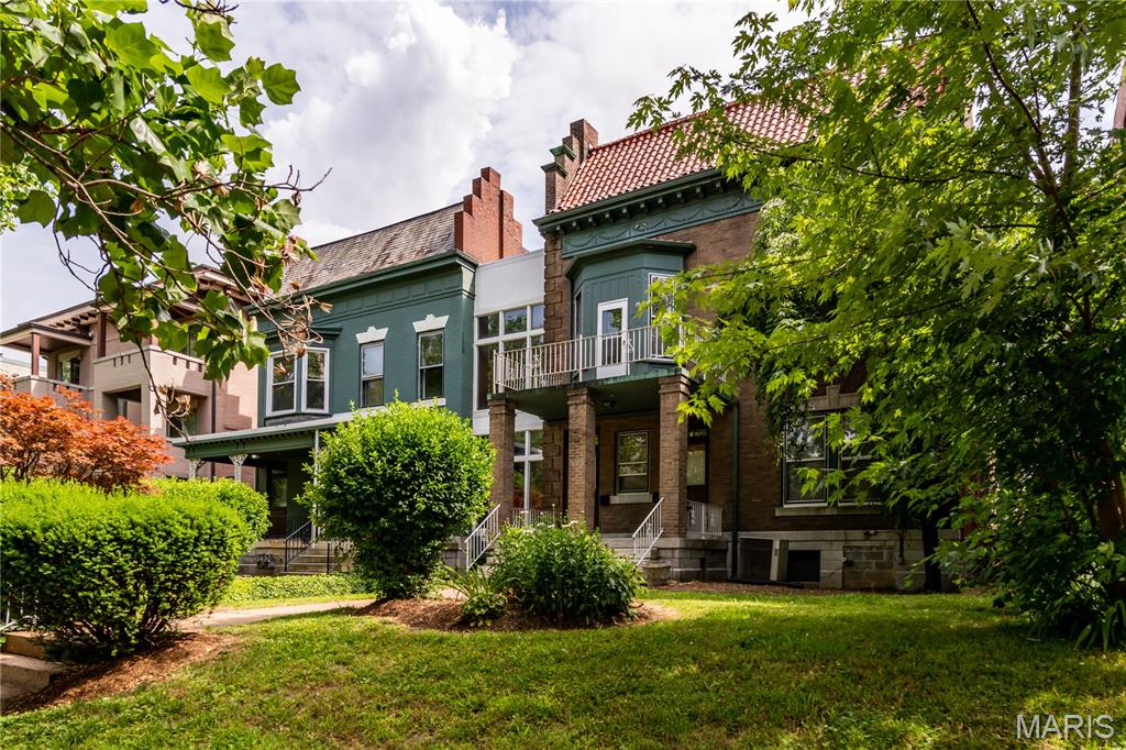 4374-4382 W. Pine Boulevard