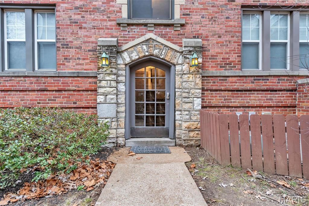 Photo of 7557 Buckingham, St Louis, MO 63105 (MLS # 26020351)