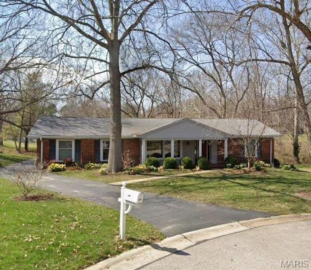 Photo of 259 White Tree Lane, Ballwin, MO 63011 (MLS # 26027118)