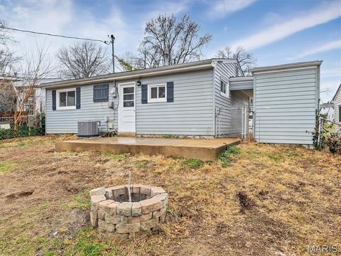 Tiny photo for 212 Lindy Boulevard, Ballwin, MO 63021 (MLS # 26000470)