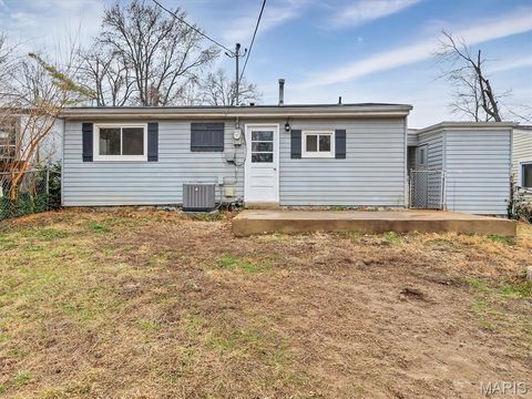 Tiny photo for 212 Lindy Boulevard, Ballwin, MO 63021 (MLS # 26000470)