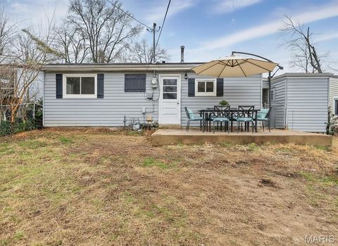 Tiny photo for 212 Lindy Boulevard, Ballwin, MO 63021 (MLS # 26000470)