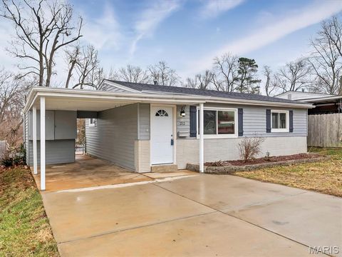 Tiny photo for 212 Lindy Boulevard, Ballwin, MO 63021 (MLS # 26000470)