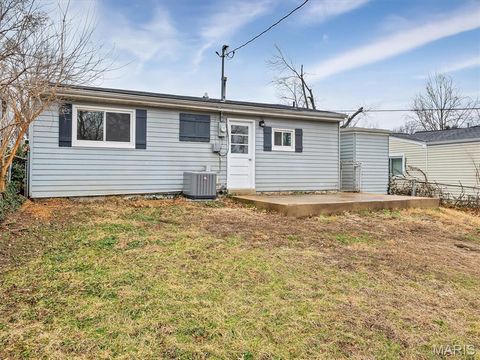Tiny photo for 212 Lindy Boulevard, Ballwin, MO 63021 (MLS # 26000470)