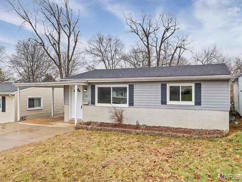 Tiny photo for 212 Lindy Boulevard, Ballwin, MO 63021 (MLS # 26000470)