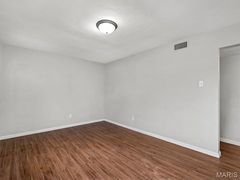 Tiny photo for 212 Lindy Boulevard, Ballwin, MO 63021 (MLS # 26000470)