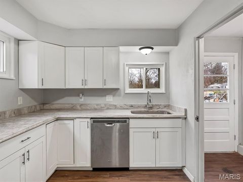 Tiny photo for 212 Lindy Boulevard, Ballwin, MO 63021 (MLS # 26000470)