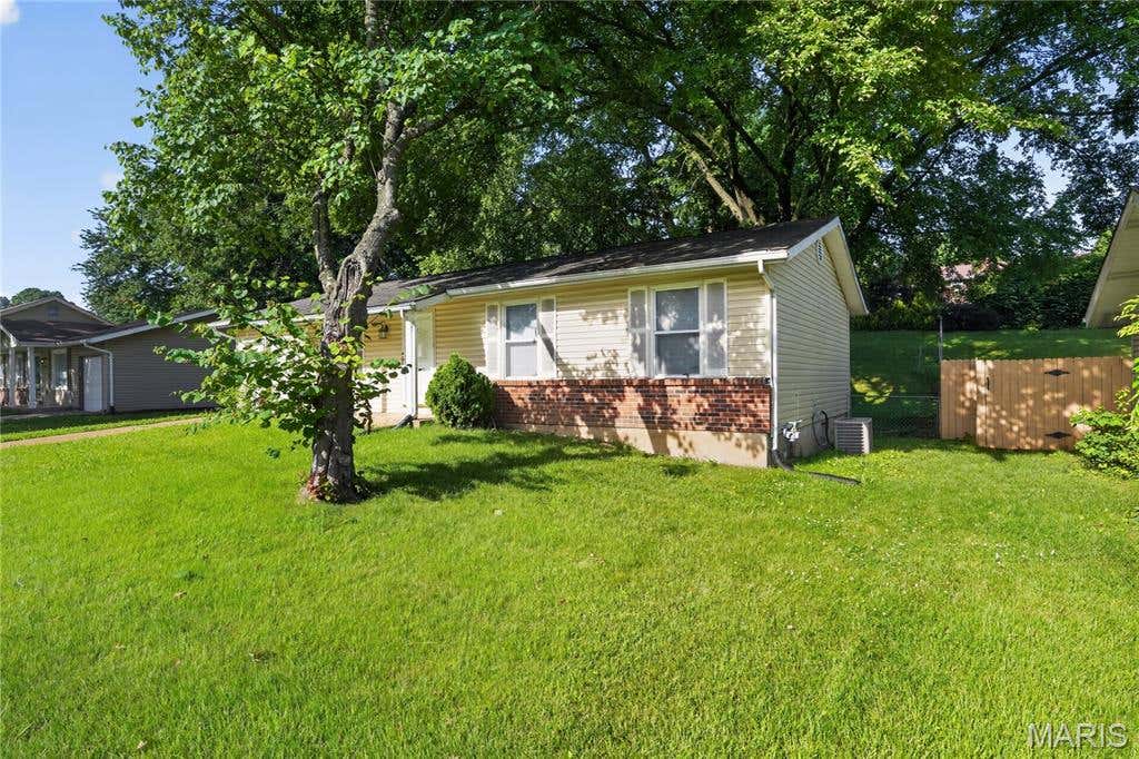 Photo of 12071 El Camara Drive, Florissant, MO 63033 (MLS # 26031582)