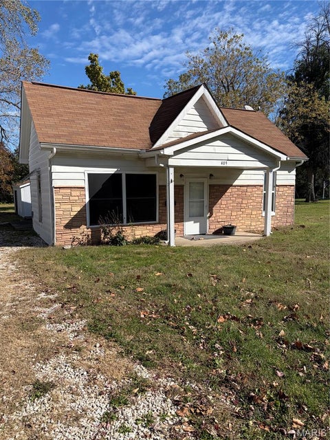 Photo of 409 E Champ Clark Drive, Bowling Green, MO 63334 (MLS # 26067540)
