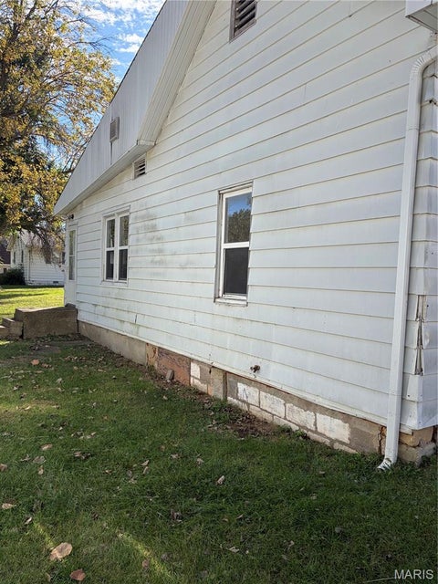 Tiny photo for 409 E Champ Clark Drive, Bowling Green, MO 63334 (MLS # 26067540)