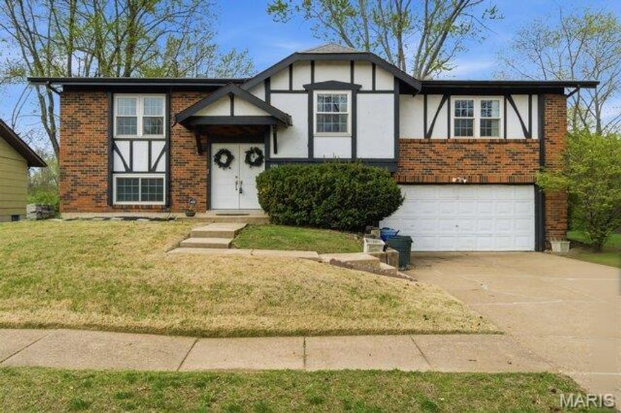 Well maintained 3 bedroom, 2.5 bath split-level home featuring a spacious open floor plan and large living room with updated LVP flooring on the main level. The eat-in kitchen offers ample cabinet and counter space, with a dining area that opens to a bright sunroom overlooking the park like backyard.
The oversized primary bedroom includes a sitting area and private ensuite bath. The lower level provides an additional family room, a convenient half bath, and a large laundry/utility room with access to the oversized 2 car garage.
Generous living space, functional layout, and great outdoor setting make this home a wonderful opportunity for a variety of buyers. Home is in need of cosmetic updates, but it's waiting on your finishing touches! Property sold AS IS. Please submit on special sales contract!