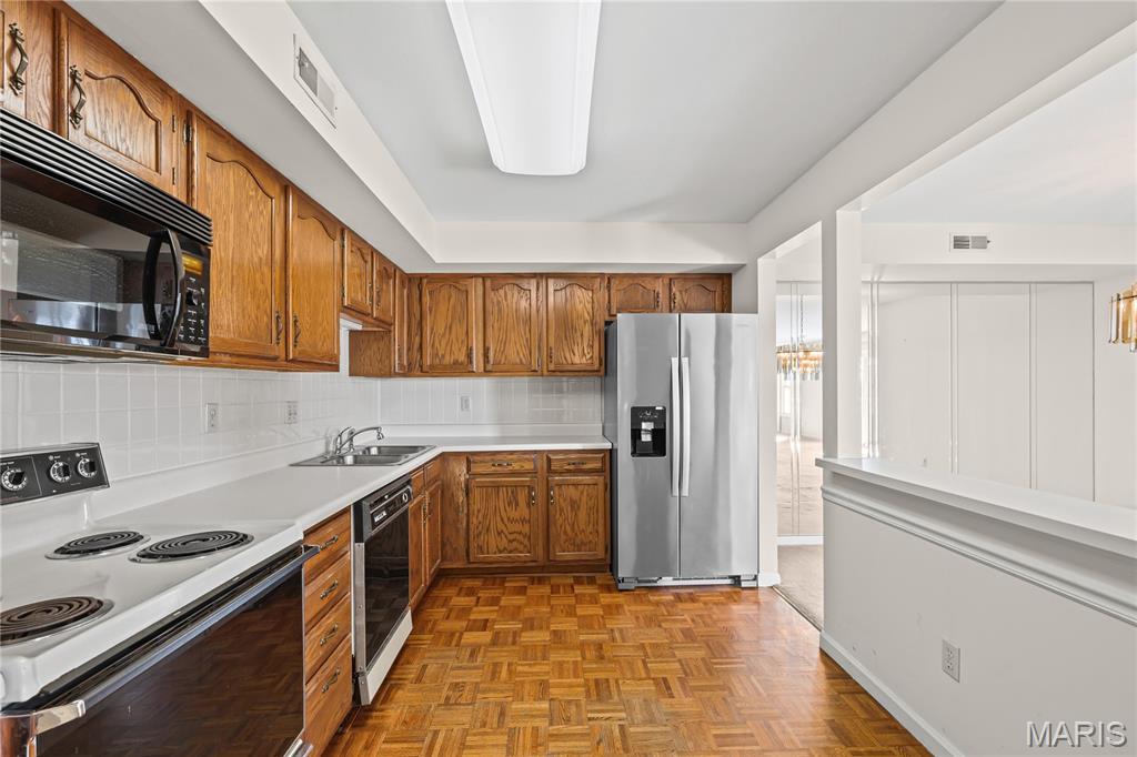 Saratoga Condo The - Residential