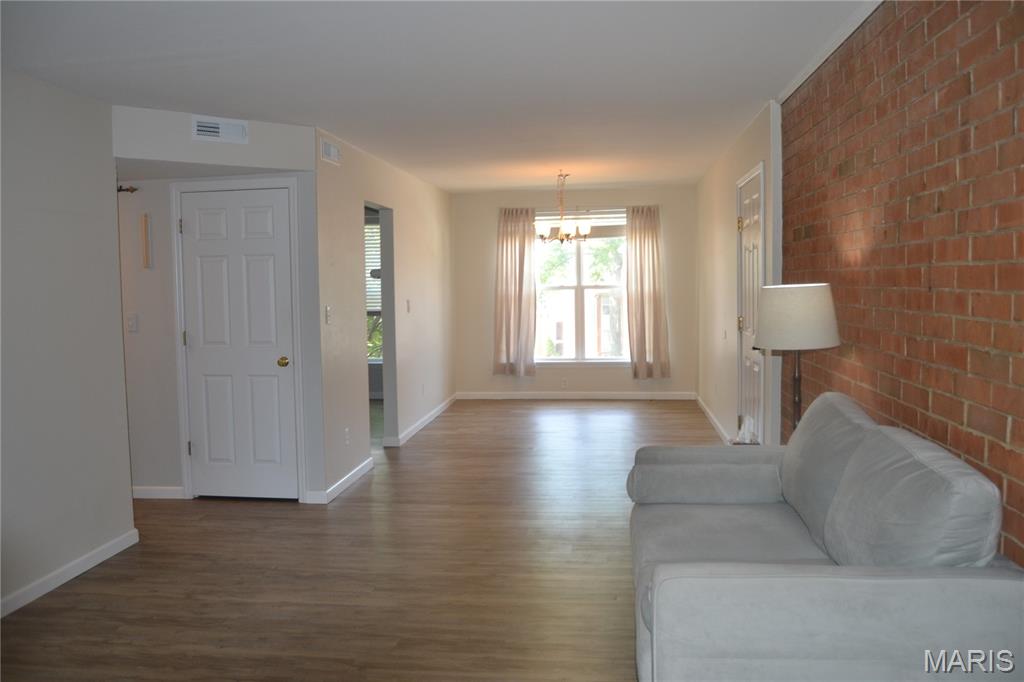 1937 Greenpoint Drive 203