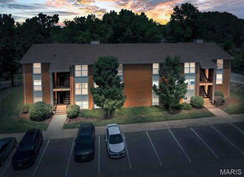 Tiny photo for 1937 Greenpoint Drive #203, Kirkwood, MO 63122 (MLS # 26020364)