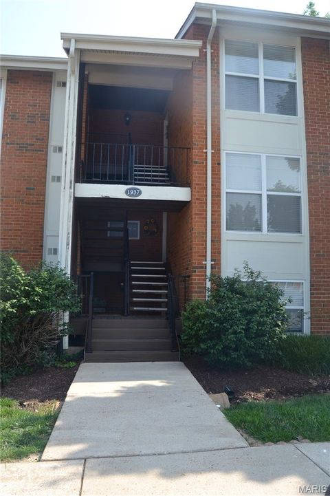 Tiny photo for 1937 Greenpoint Drive #203, Kirkwood, MO 63122 (MLS # 26020364)