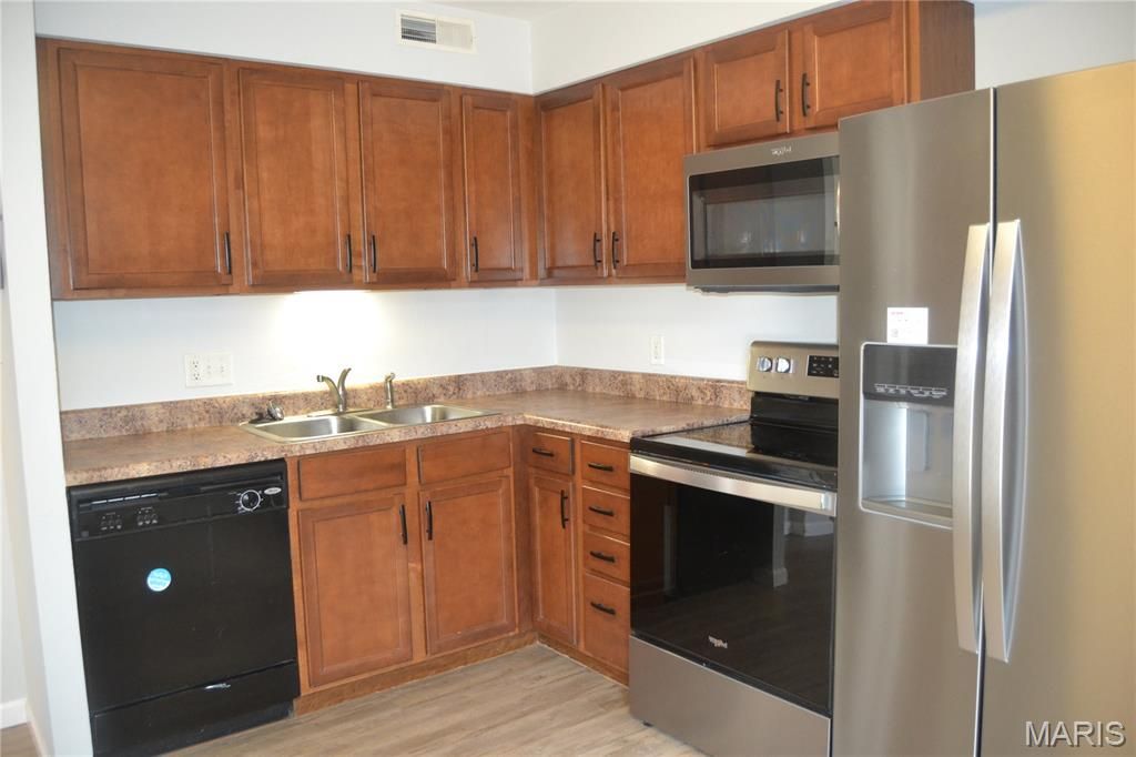 Photo of 1937 Greenpoint Drive #203, Kirkwood, MO 63122 (MLS # 26020364)