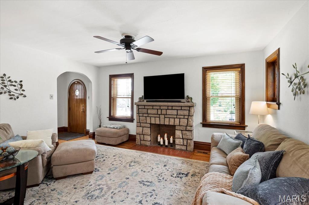 St Louis, Missouri 63109, United States, 2 Bedrooms Bedrooms, ,2 BathroomsBathrooms,Residential,Pending,154014