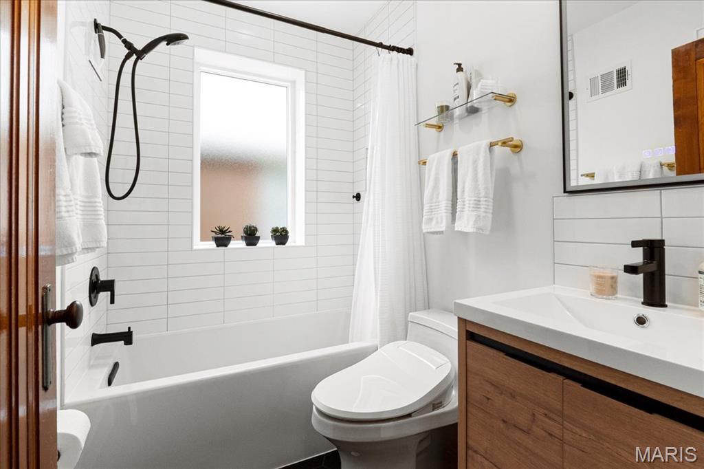 St Louis, Missouri 63109, United States, 2 Bedrooms Bedrooms, ,2 BathroomsBathrooms,Residential,Pending,154014