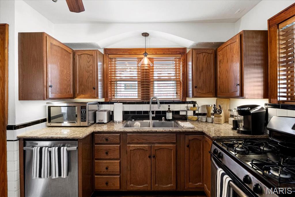 St Louis, Missouri 63109, United States, 2 Bedrooms Bedrooms, ,2 BathroomsBathrooms,Residential,Pending,154014