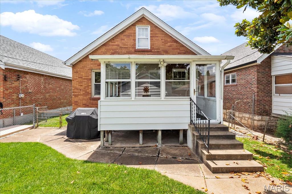 St Louis, Missouri 63109, United States, 2 Bedrooms Bedrooms, ,2 BathroomsBathrooms,Residential,Pending,154014