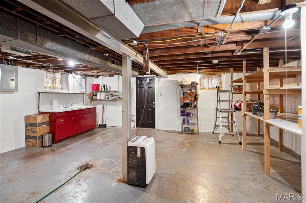 St Louis, Missouri 63109, United States, 2 Bedrooms Bedrooms, ,2 BathroomsBathrooms,Residential,Pending,154014