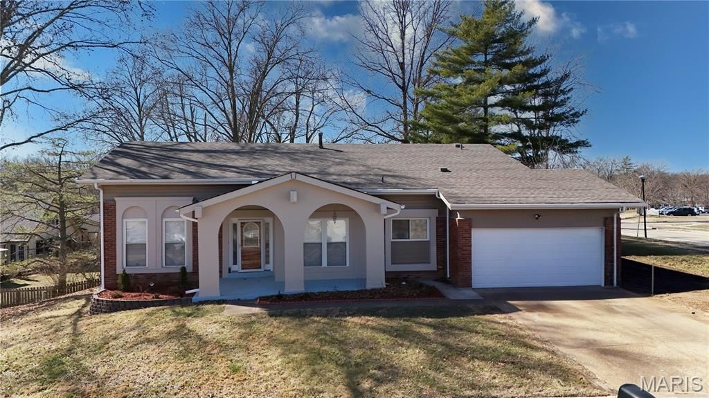Photo of 1203 Beaver Creek Road, Chesterfield, MO 63017 (MLS # 25079647)