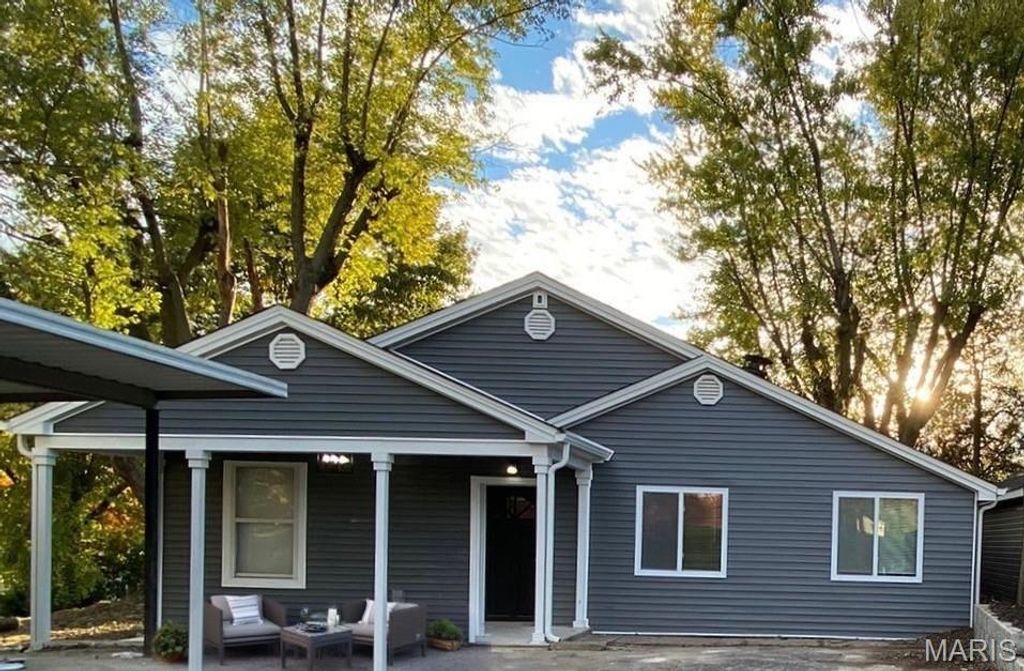 Photo of 2111 W Randolph Street, St Charles, MO 63301 (MLS # 25073459)