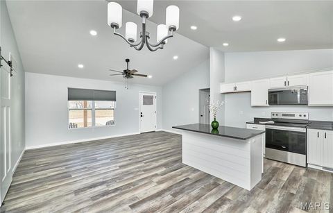 Tiny photo for 501 Gaw Court, Bowling Green, MO 63334 (MLS # 26000907)