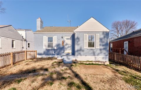 Photo of 8257 Watson Road, Webster Groves, MO 63119 (MLS # 25081770)