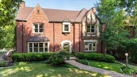 Photo of 44 Broadview Drive, St Louis, MO 63105 (MLS # 26055481)