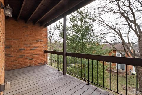 Tiny photo for 1953 Greenglen Drive #303, St Louis, MO 63122 (MLS # 26019709)