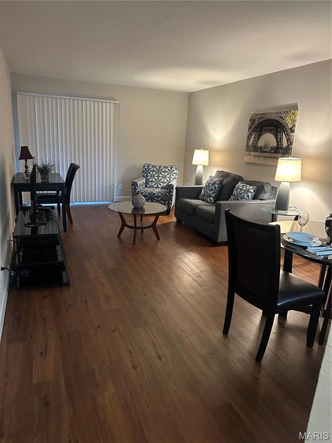 Tiny photo for 1953 Greenglen Drive #303, St Louis, MO 63122 (MLS # 26019709)