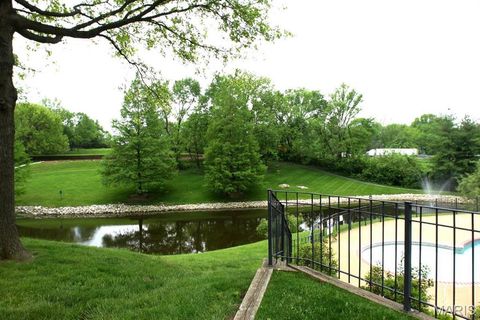 Tiny photo for 1953 Greenglen Drive #303, St Louis, MO 63122 (MLS # 26019709)