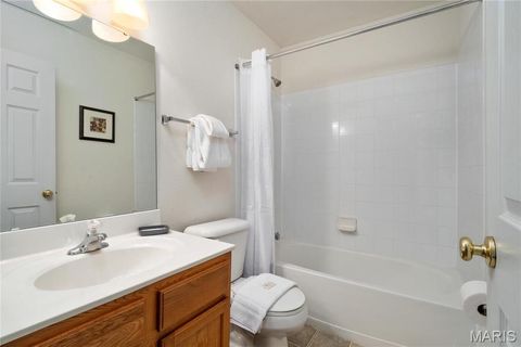 Tiny photo for 1953 Greenglen Drive #303, St Louis, MO 63122 (MLS # 26019709)
