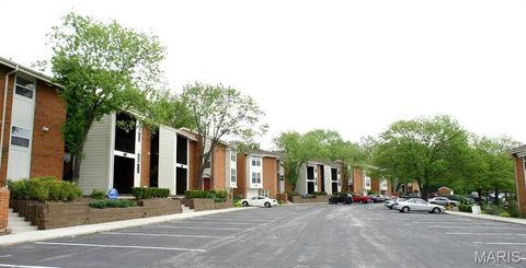 Photo of 1953 Greenglen Drive #303, St Louis, MO 63122 (MLS # 26019709)