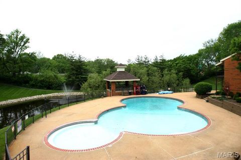 Tiny photo for 1953 Greenglen Drive #303, St Louis, MO 63122 (MLS # 26019709)