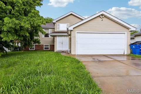 Photo of 2342 Farnham Lane, Florissant, MO 63033 (MLS # 26028706)