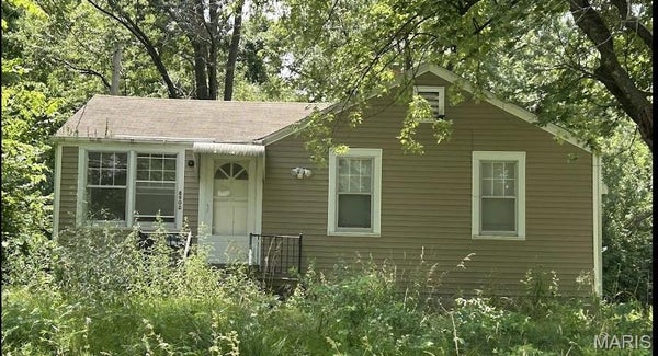8908 RAMONA AVE, SAINT LOUIS, MO 63121 - Image 7e4e90ef1a534f3b3c0102dee5ff9b3c/3943086624