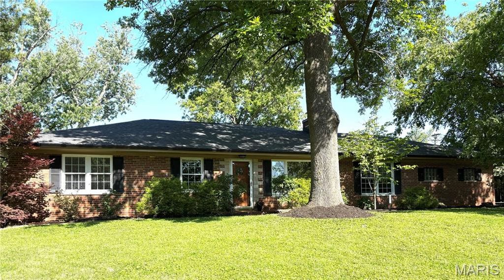 Photo of 20 Ridge Line Drive, Warson Woods, MO 63122 (MLS # 26029145)