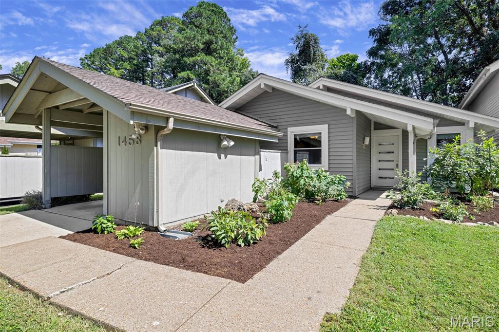 Photo of 1458 Pine Row Court, St Louis, MO 63146 (MLS # 26056603)