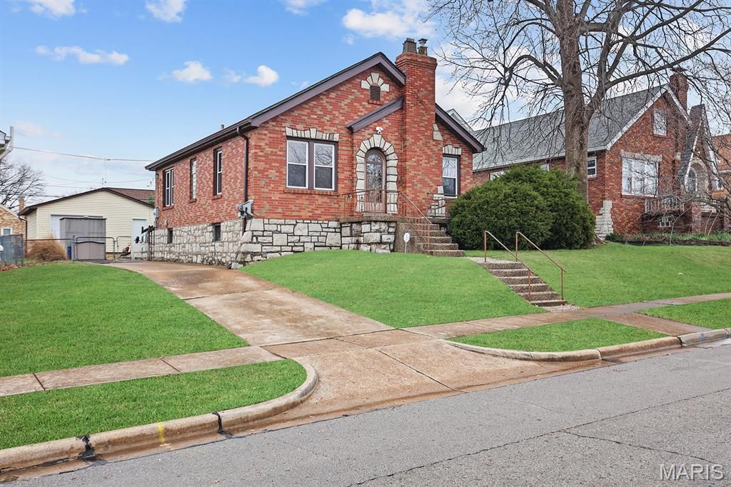 Photo of 817 Karlsruhe Place, Unincorporated, MO 63125 (MLS # 26013357)