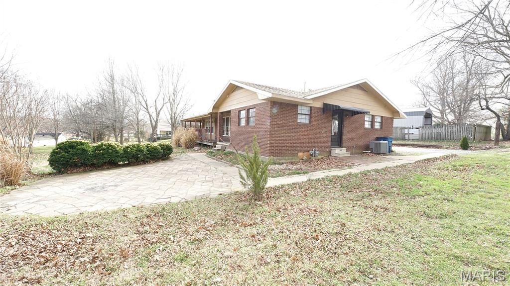 Photo of 306 N Miller St St, Bloomfield, MO 63825 (MLS # 26013324)