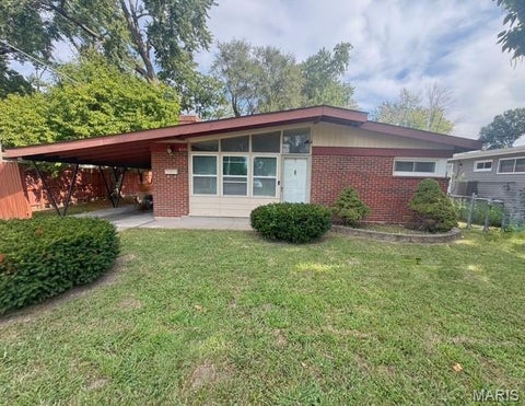 Tiny photo for 8351 Graybirch Drive, Berkeley, MO 63134 (MLS # 26058934)
